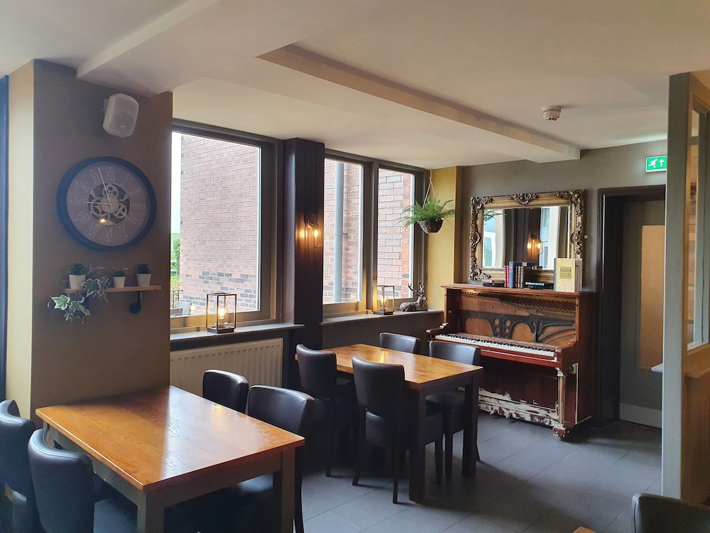 Cuttle Bridge Inn Hotel 17/28