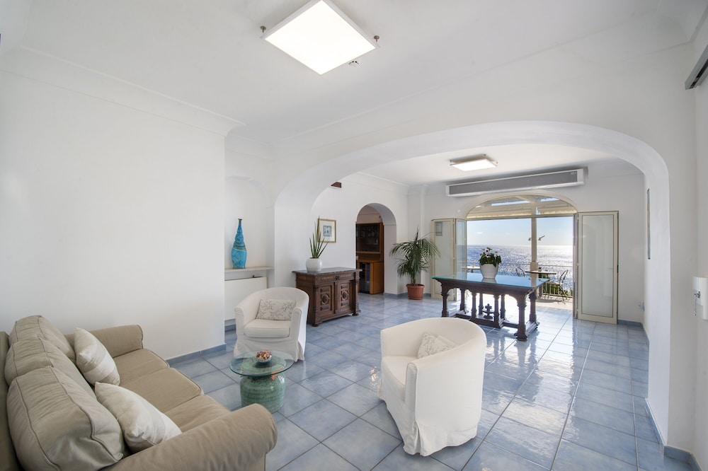 Maresca Hotel Praiano 46/78