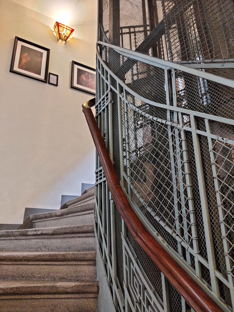 Rembrandt Hotel 5/49