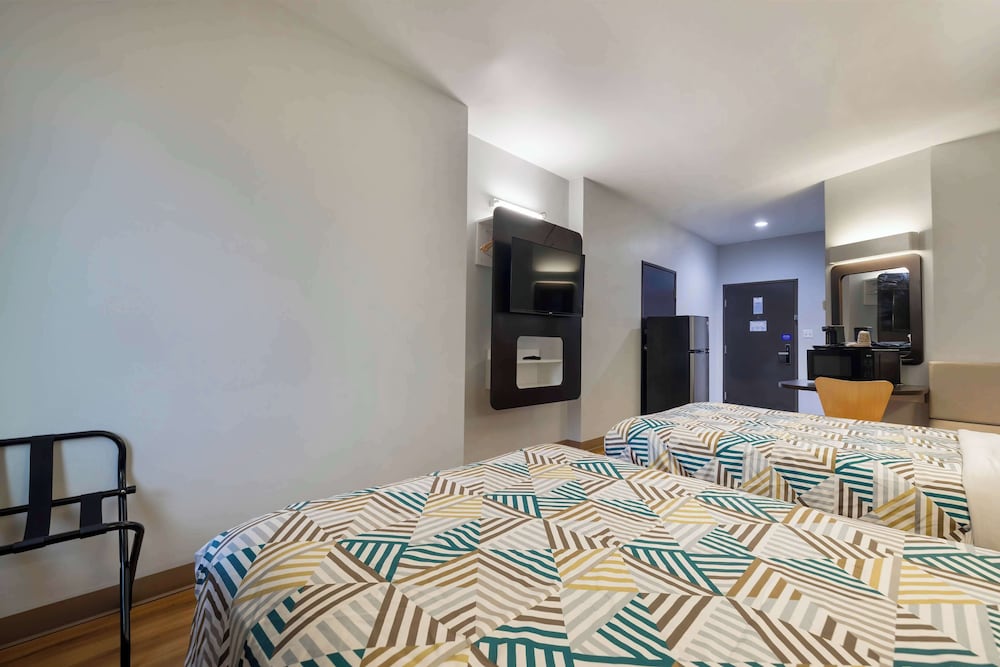 Studio6 Suites Texas City, TX – I-45 South 8/35