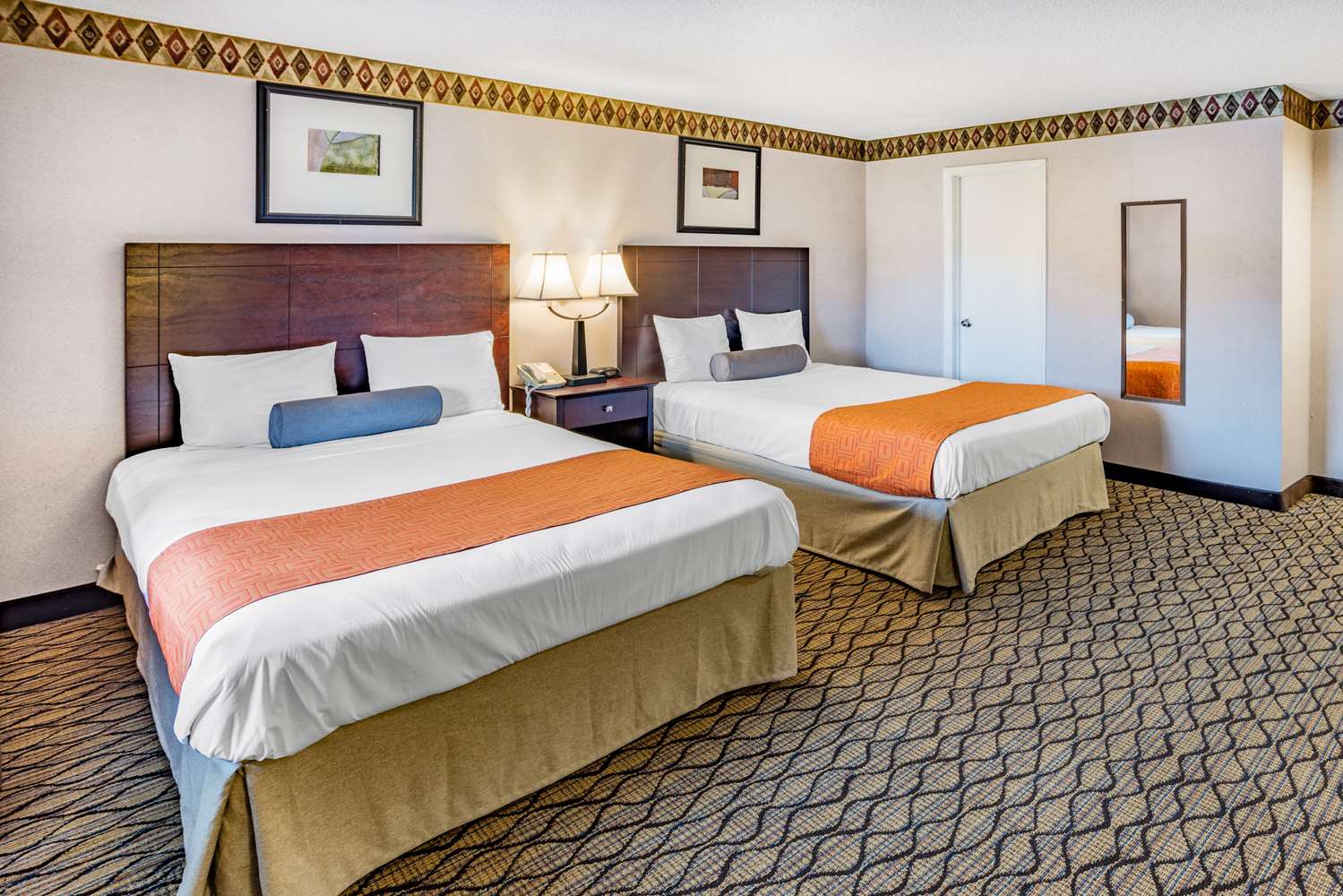Howard Johnson by Wyndham Lenox 3/12