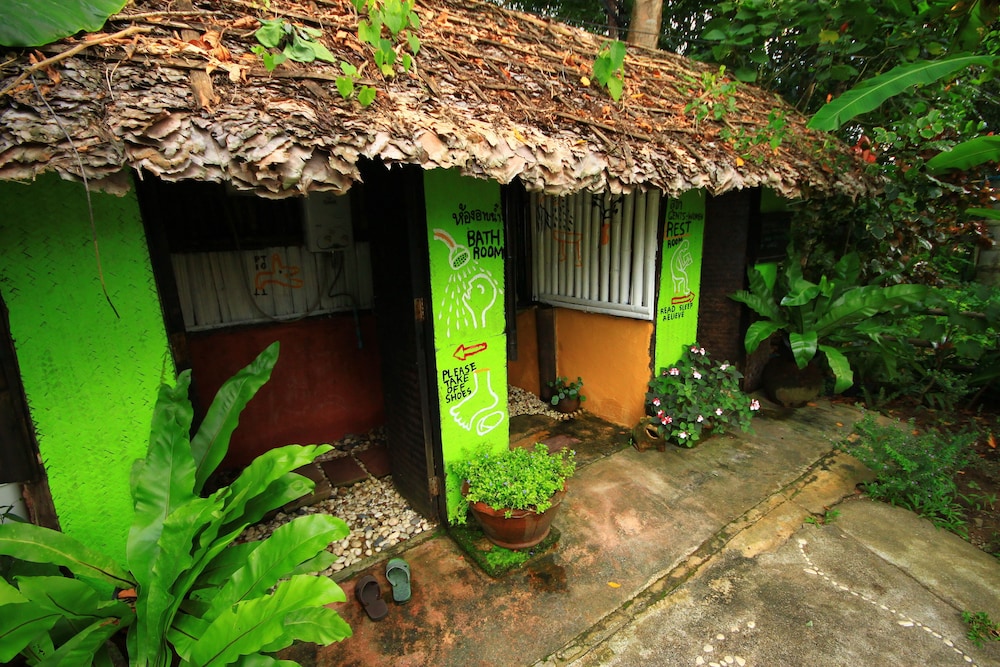 Khun Nai Tern Sai - Adults Only 8/24