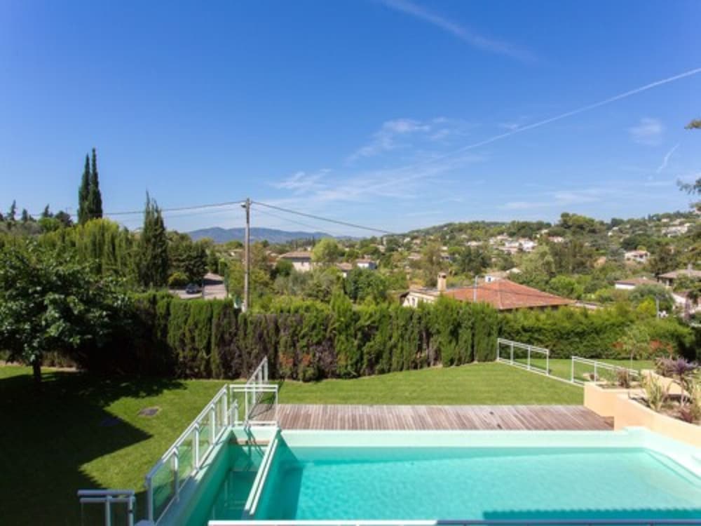 Adonis Mougins 29/54