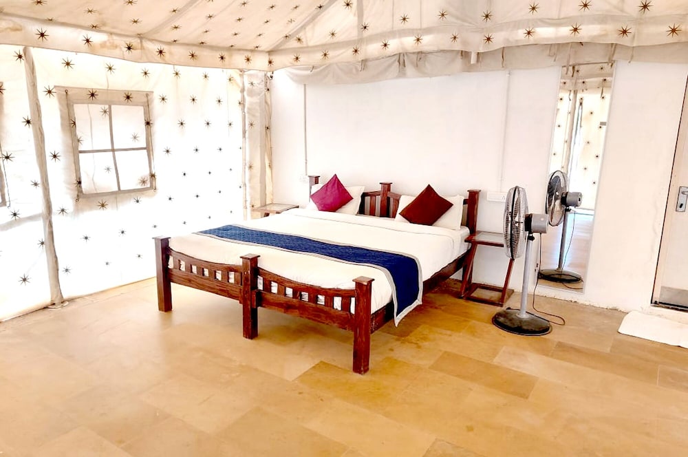 Sheesh Mahal Desert Camp 15/44