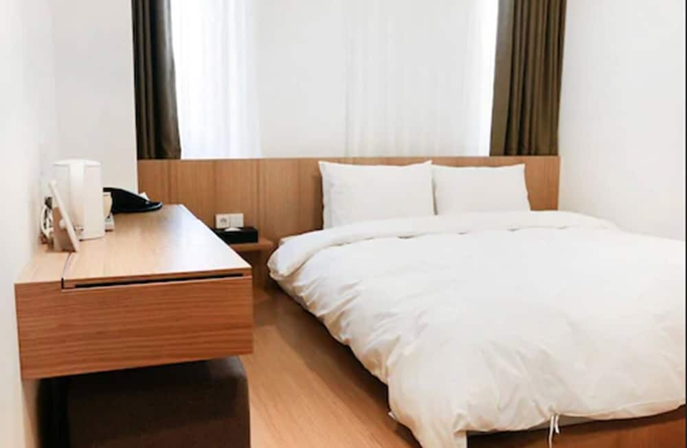BASIC, STUDIO, KING BED
