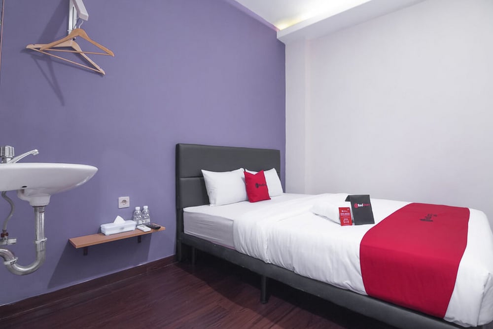 Reddoorz Near Itc Mangga Dua 4/37