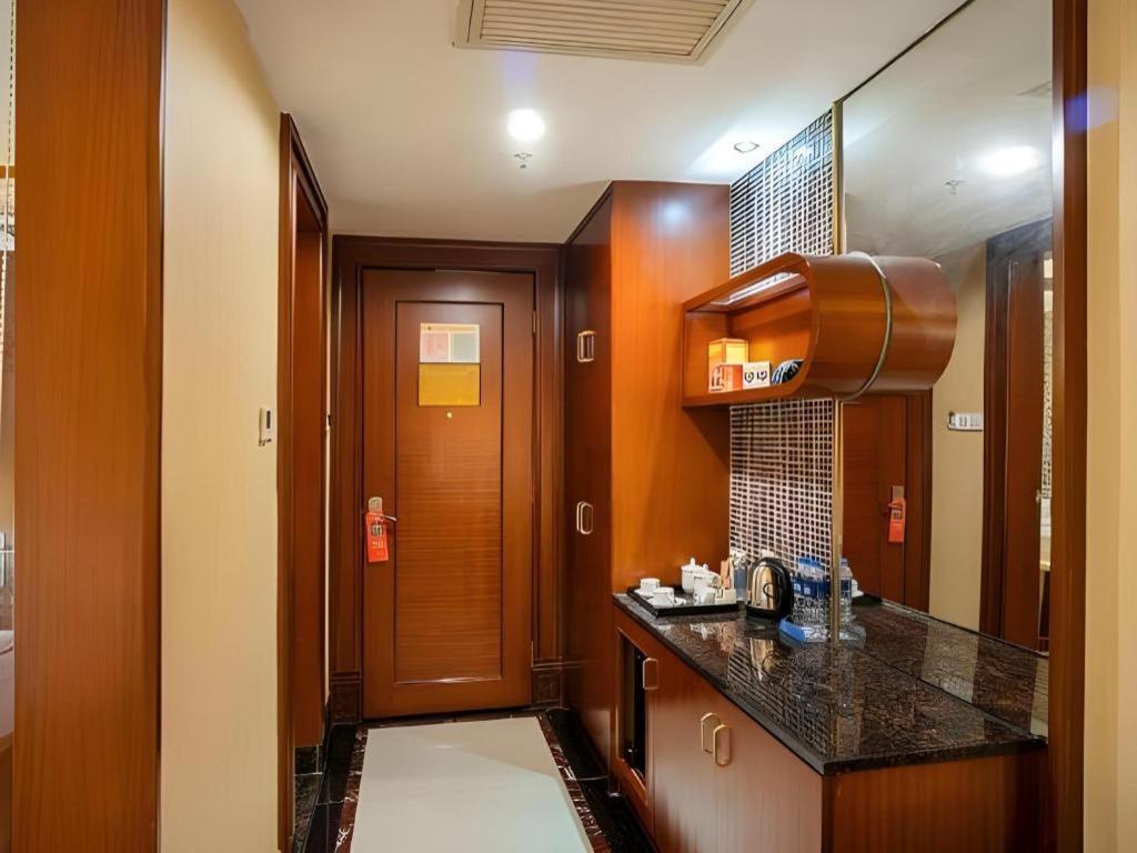 Yijian Haoting Holiday Hotel 46/46