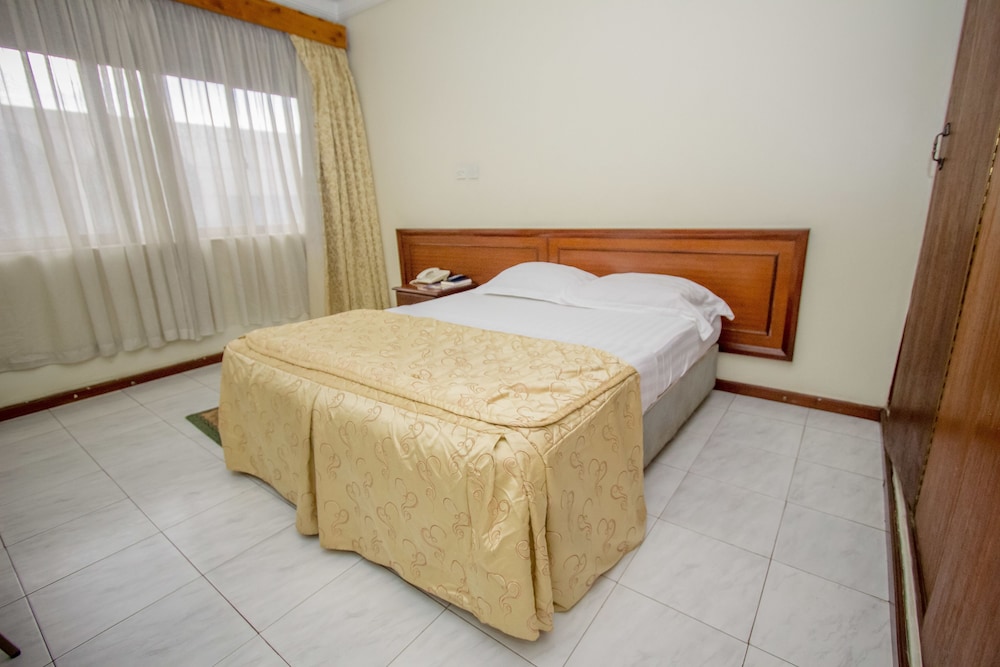 Holiday Express Hotel 55/74