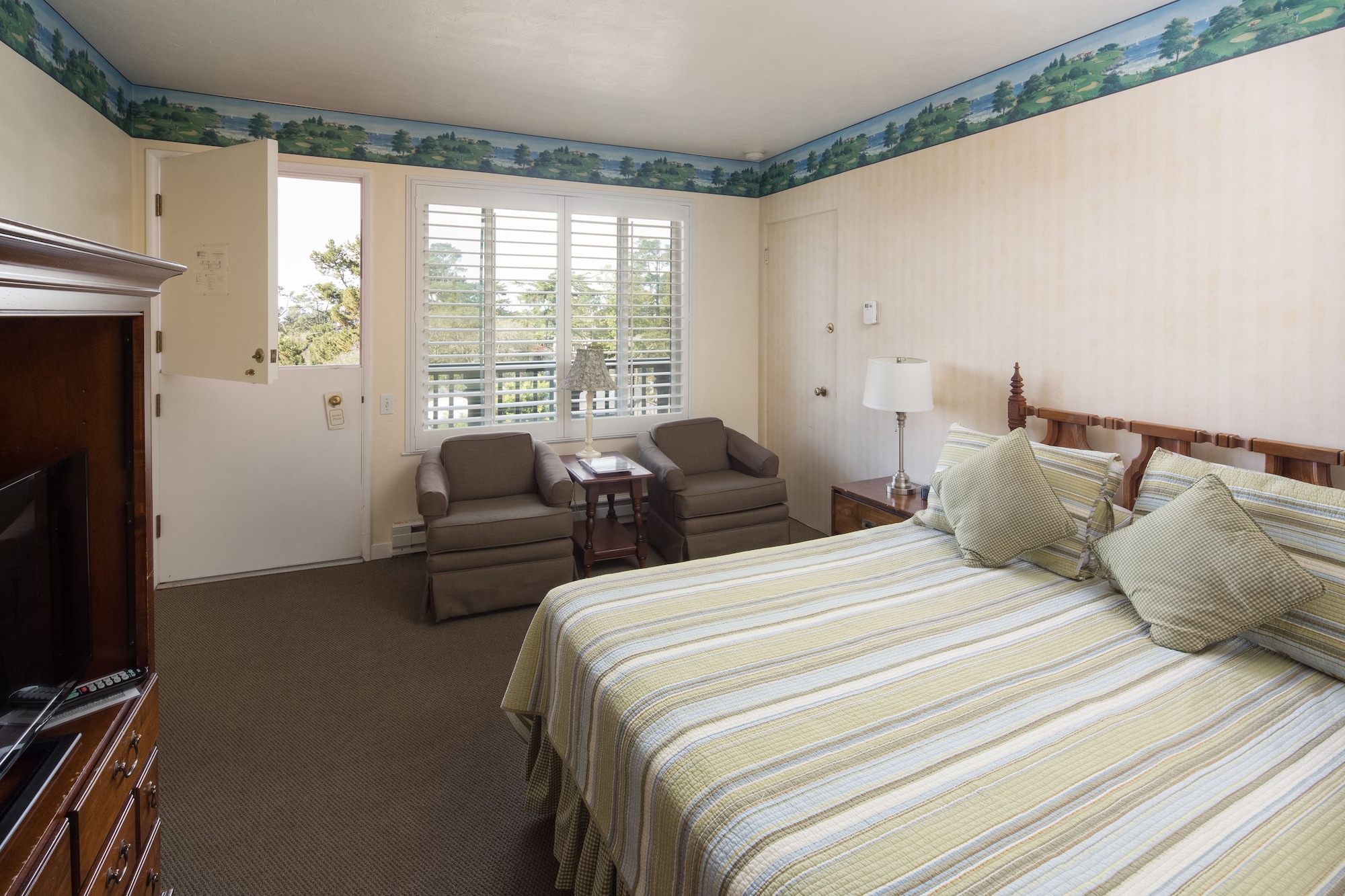 STANDARD, QUEEN BED, POOL VIEW
