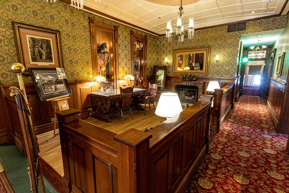 HISTORIC STRATER HOTEL 61/68