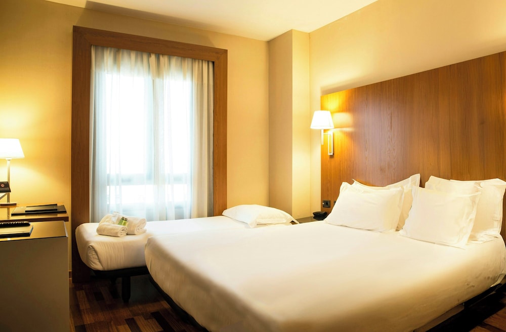 غرفة كلاسيكية ثلاثية بفراش فوتون وسريرين منفصلين مع سرير إضافي، Sercotel Ab Arganda 2/6