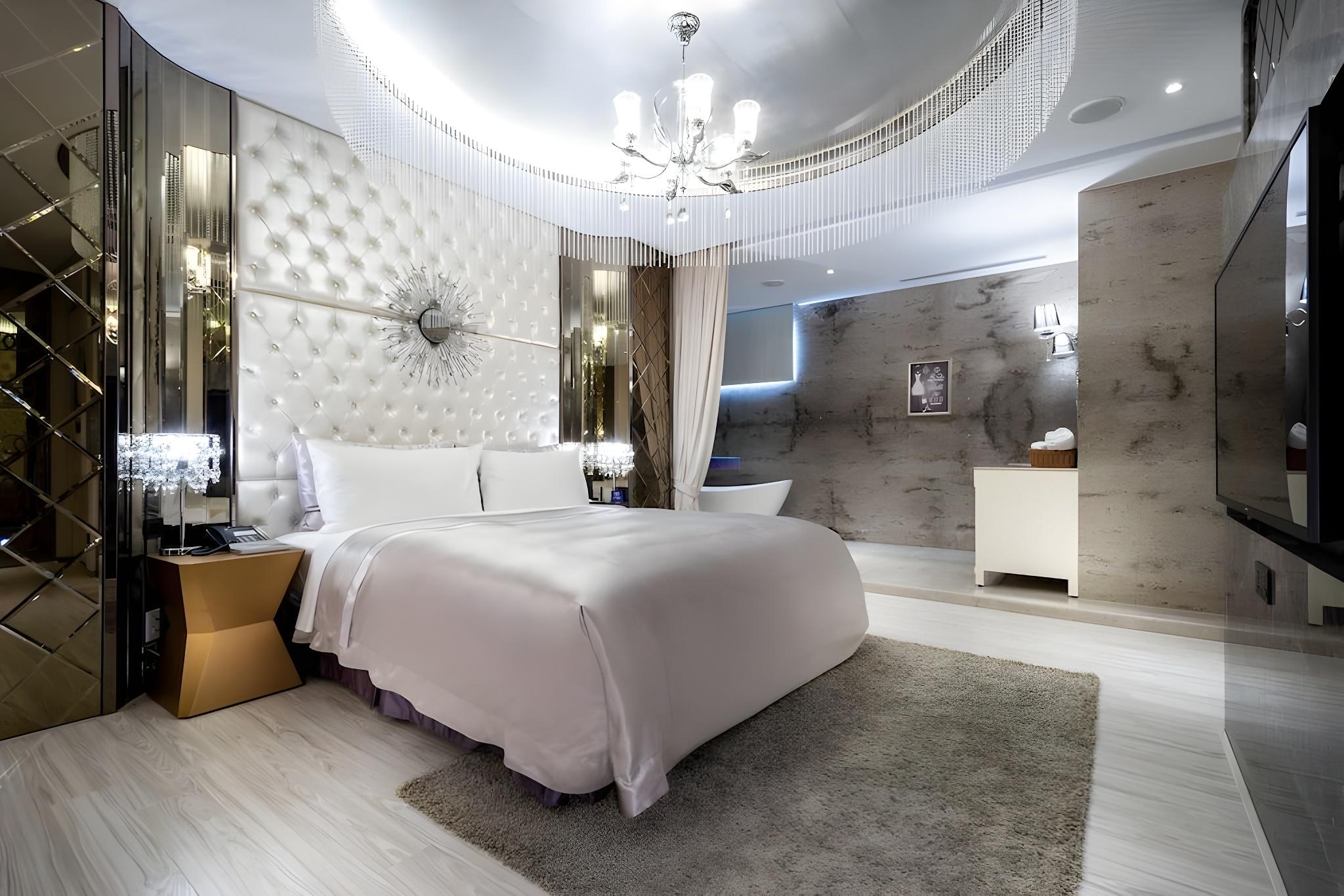 Light, King Bed