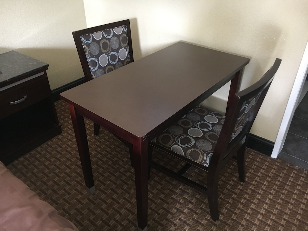 Del Amo Inn 16/26