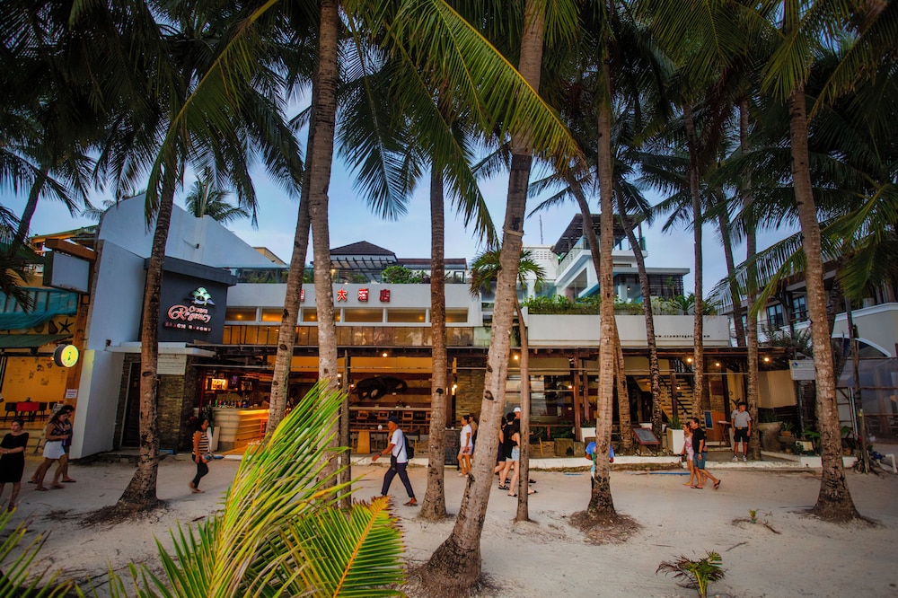 Crown Regency Beach Resort Boracay 70/75