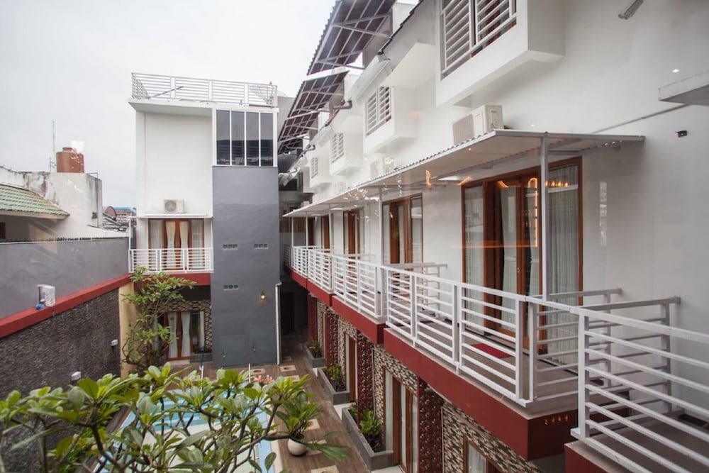 RedDoorz Premium @ Jalan Cengkeh Malang 1/20