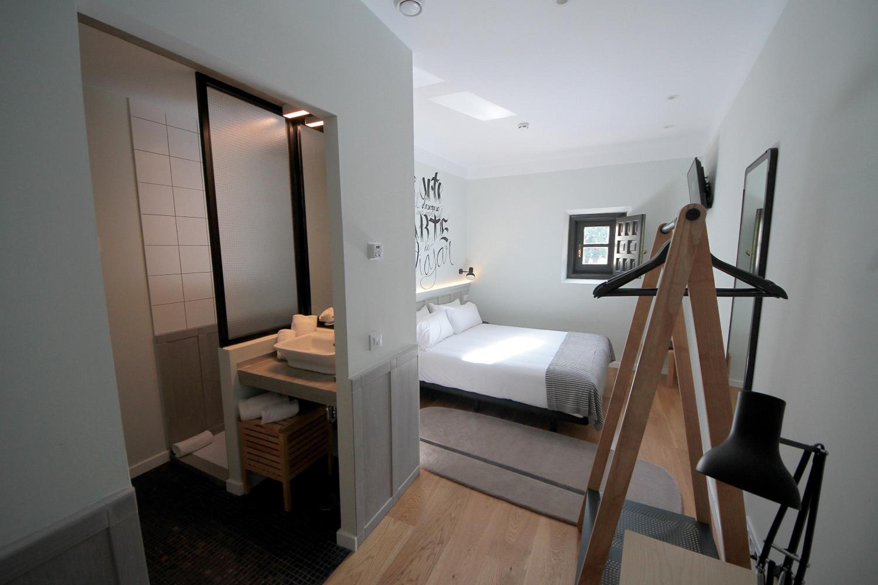غرفة قياسية بسرير مزدوج، Hostel Complutum 8/8