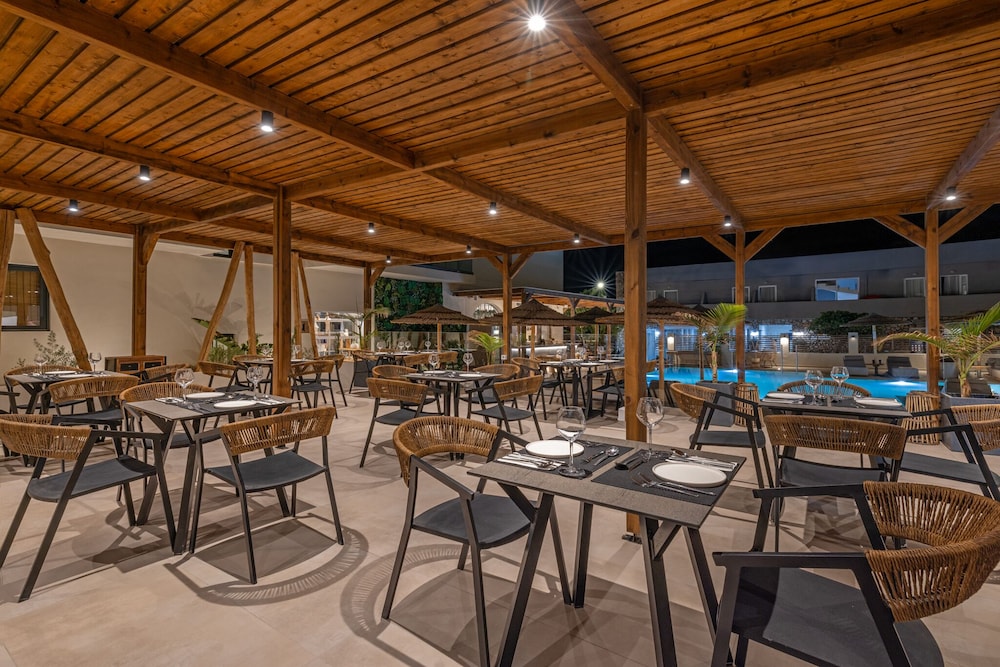Cabana Blu Hotel and Suites 75/89