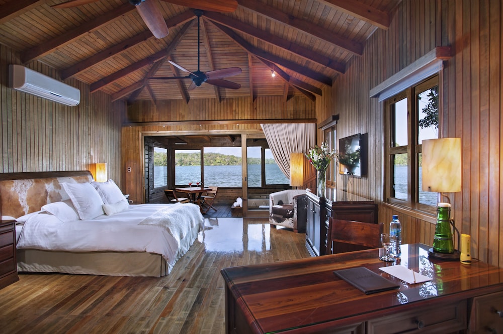 Suite, Single, King Bed, Water Front