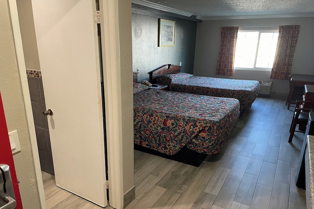 Heritage Inn And Suites 20/58
