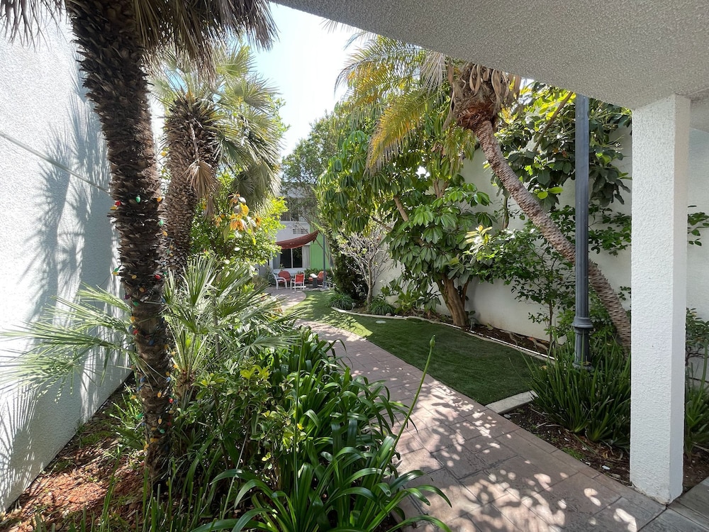 Hotel Pacific Garden 55/58