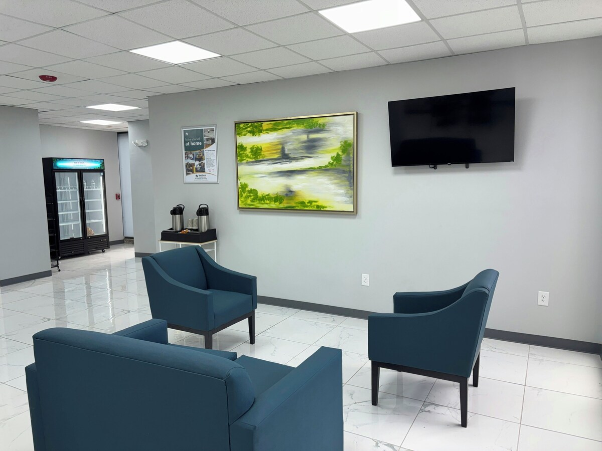 HomeTowne Studios by Red Roof Birmingham - Airport 8/11