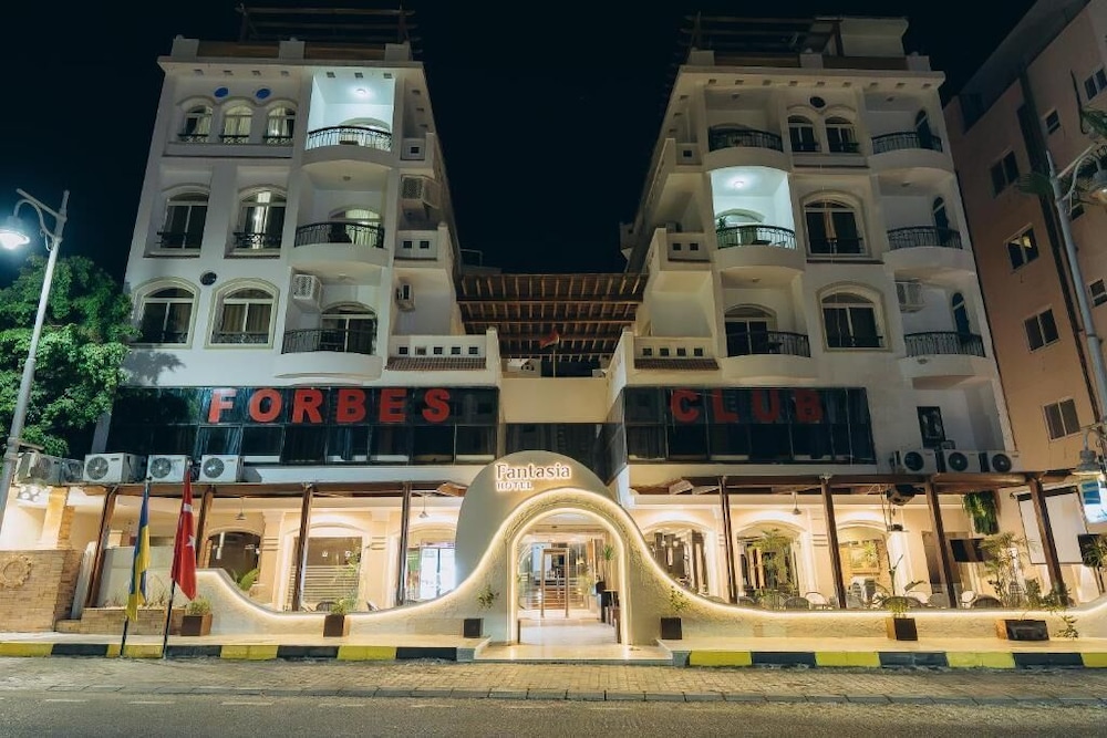 Elaria Hotel 4/68