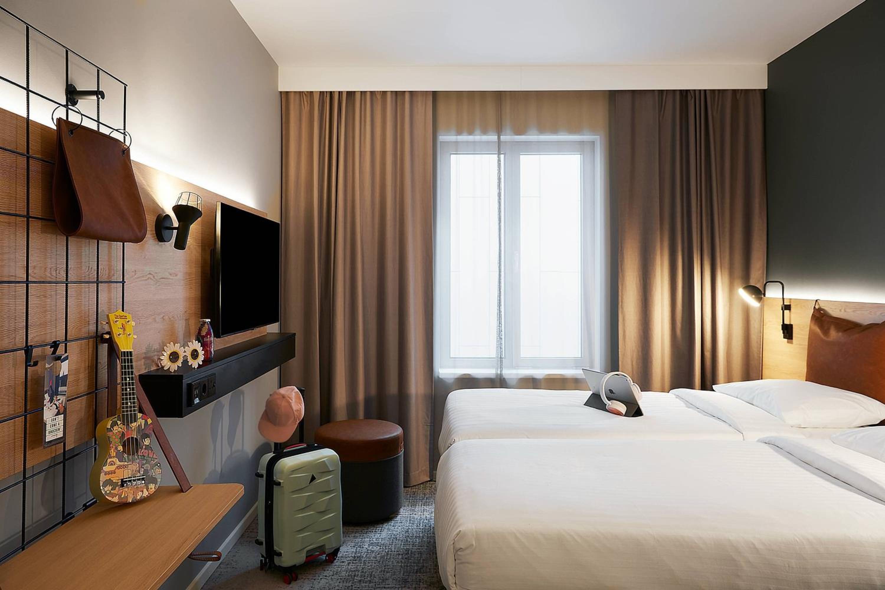 Moxy, Twin Beds
