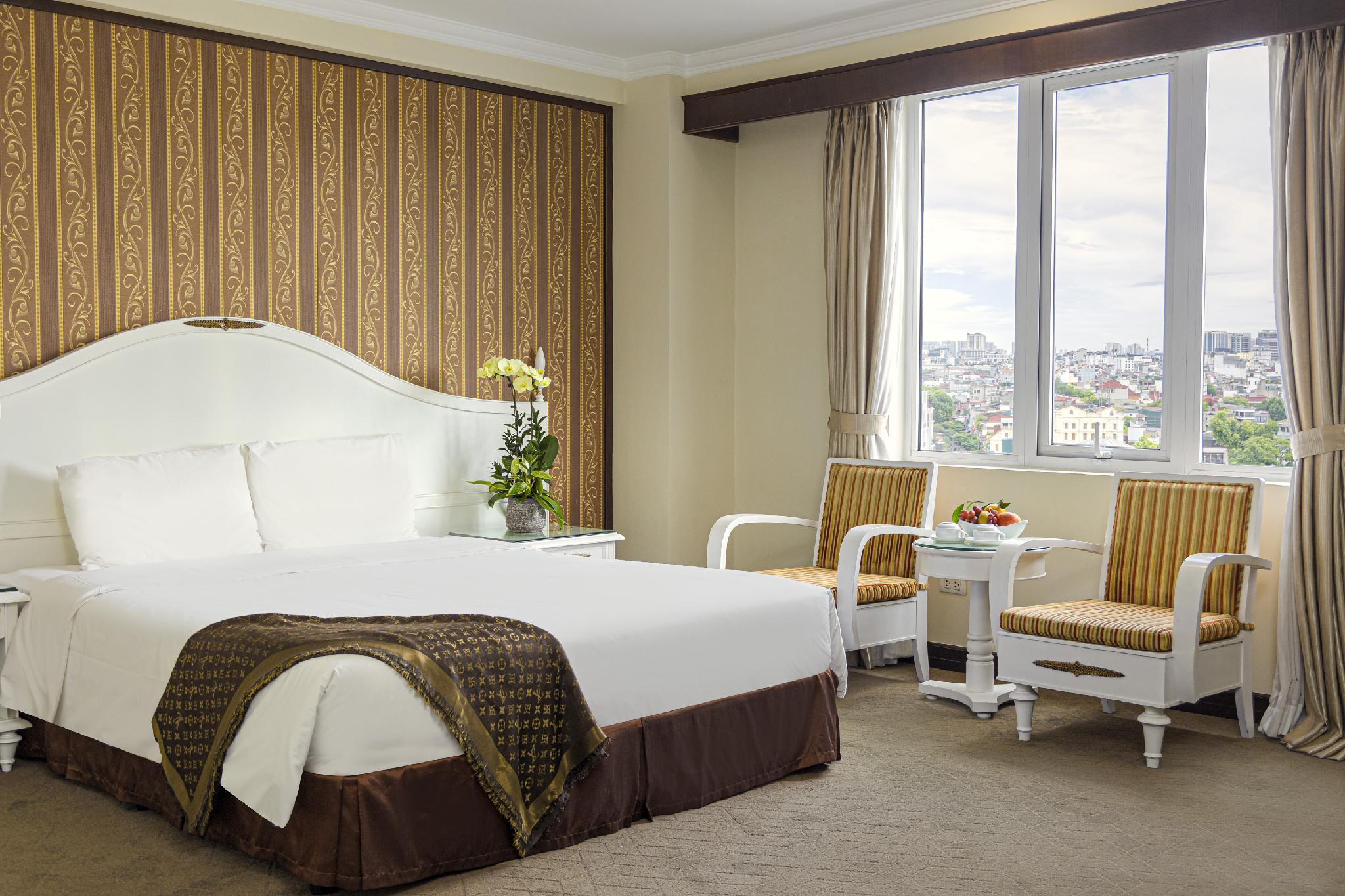 DELUXE, RIVER VIEW