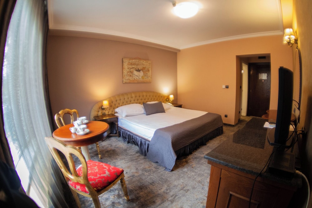 Meg Lozenetz Hotel 19/62