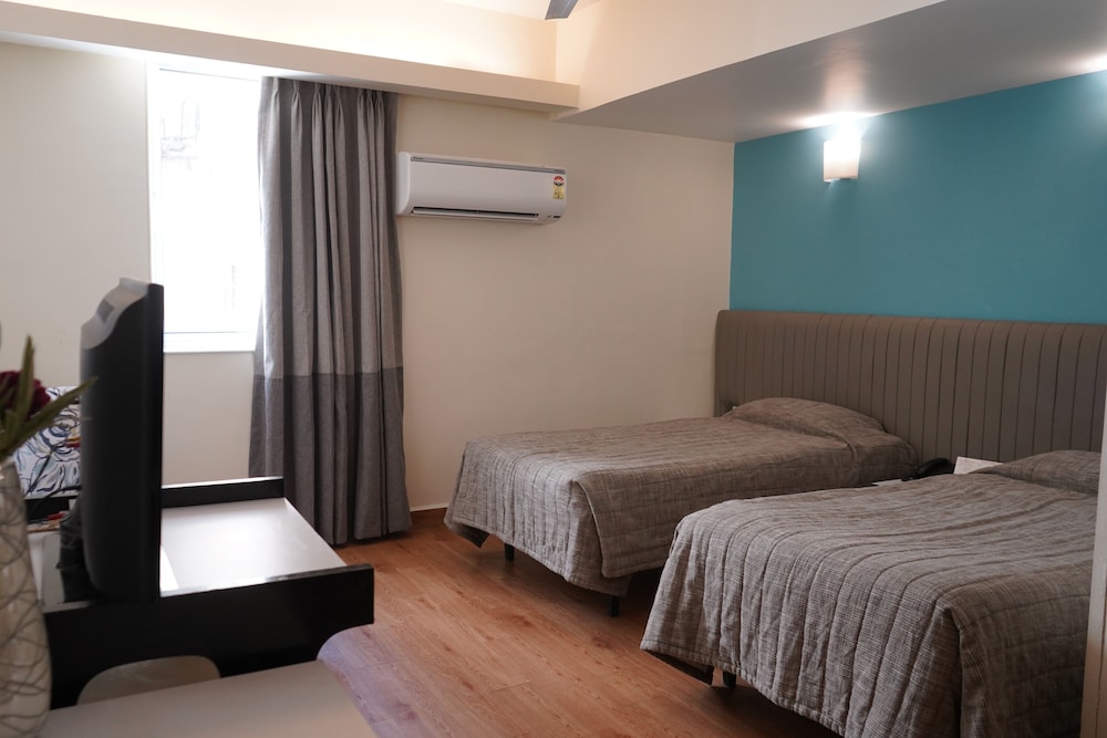 Diplomat Hotel 29/59