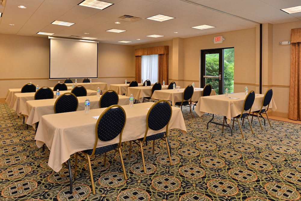 Holiday Inn Express Hotel Suites Athens 52/61