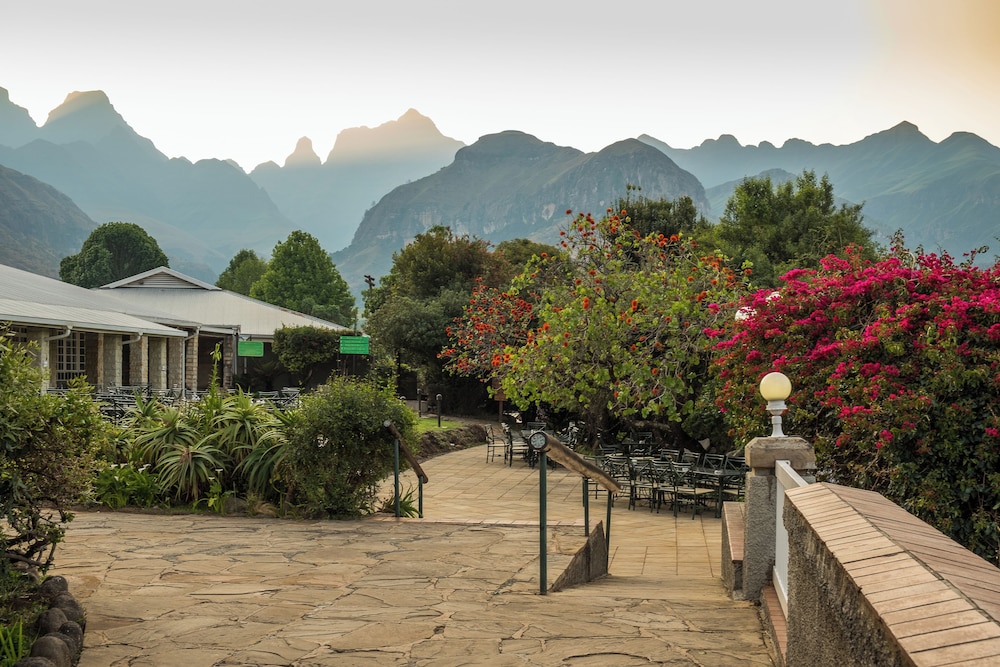 Cathedral Peak Hotel 61/73