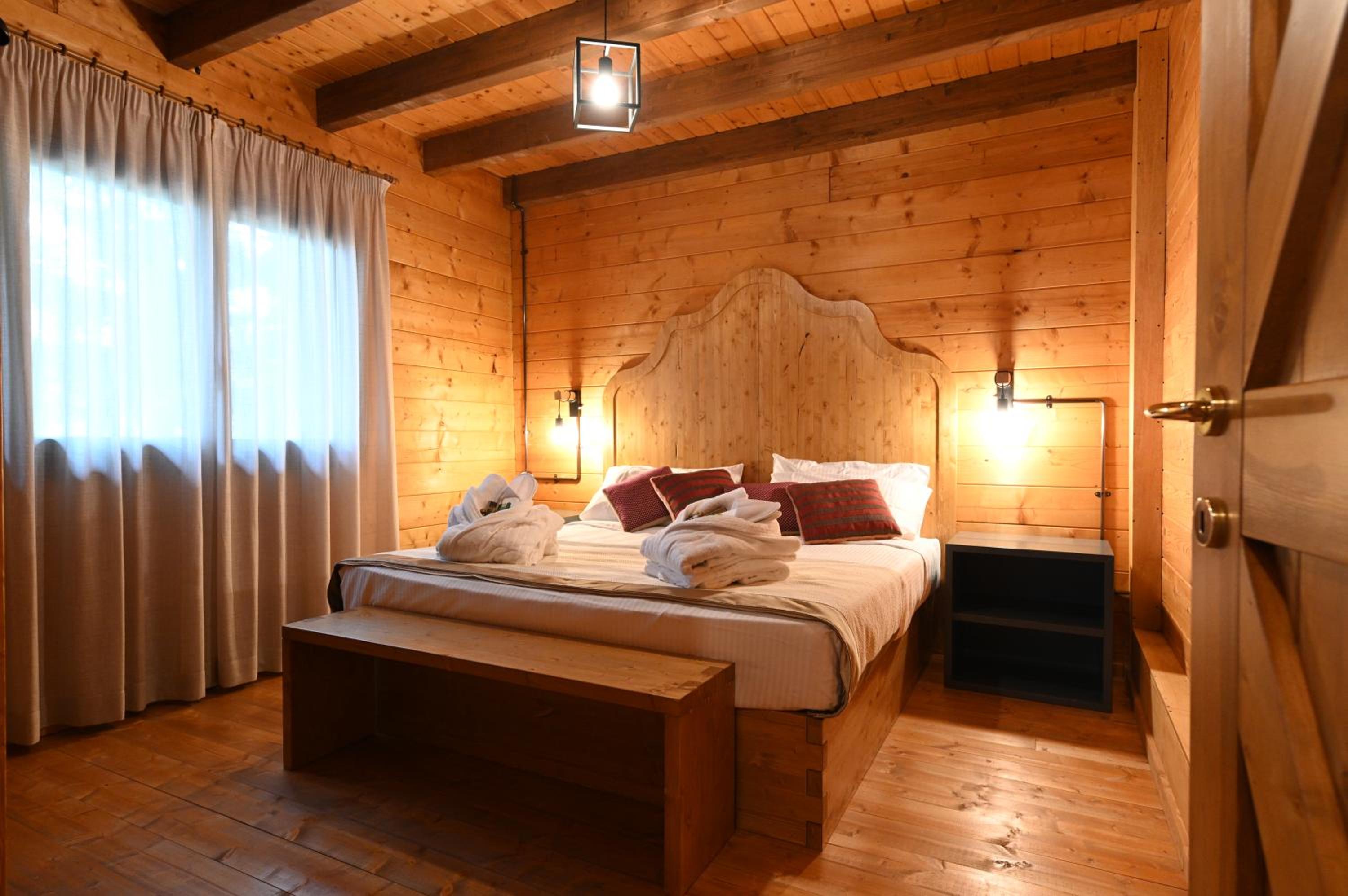 SUPERIOR, CHALET