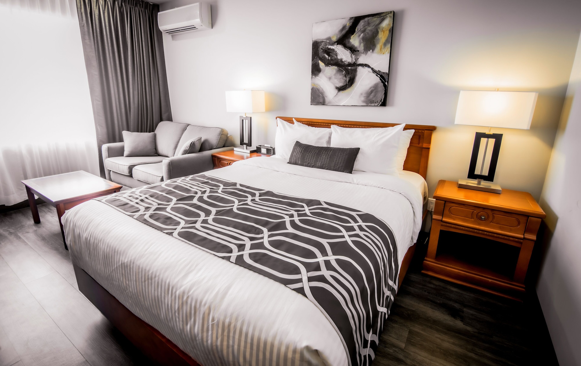 Superior, Queen Bed