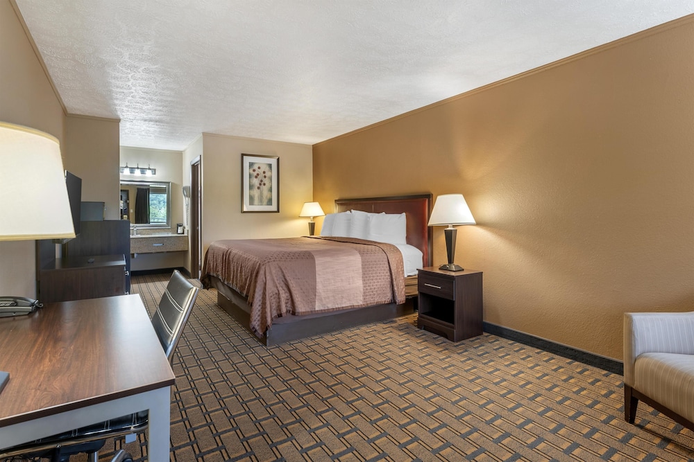 SureStay Hotel by Best Western Summersville 12/50