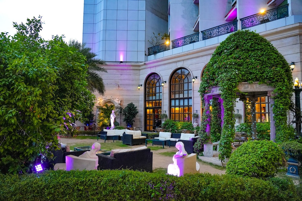 The Royal Plaza New Delhi 5/50