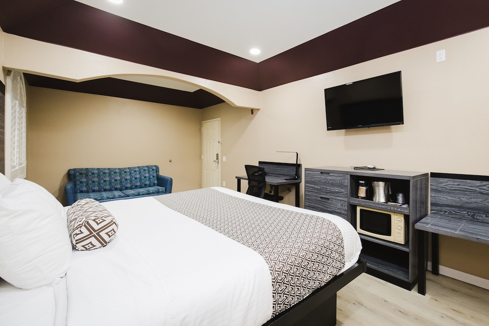 Sapphire Inn Suites 29/58