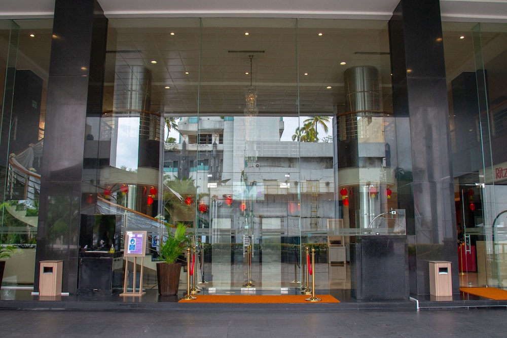 Orchardz Hotel Industri 29/30