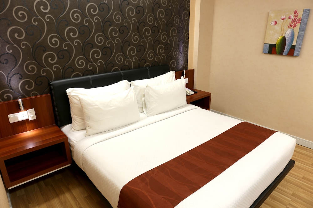 DIAMOND, KING BED