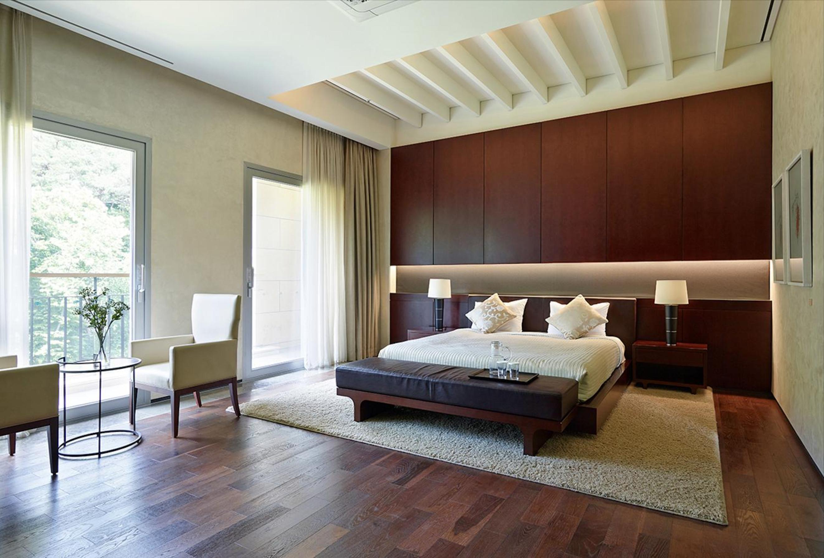 Royal, Suite