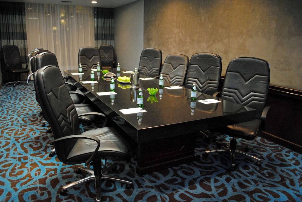 DoubleTree by Hilton Chatsworth 40/42
