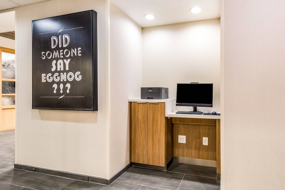 Fairfield Inn Suites Greensboro Coliseum Area 14/32