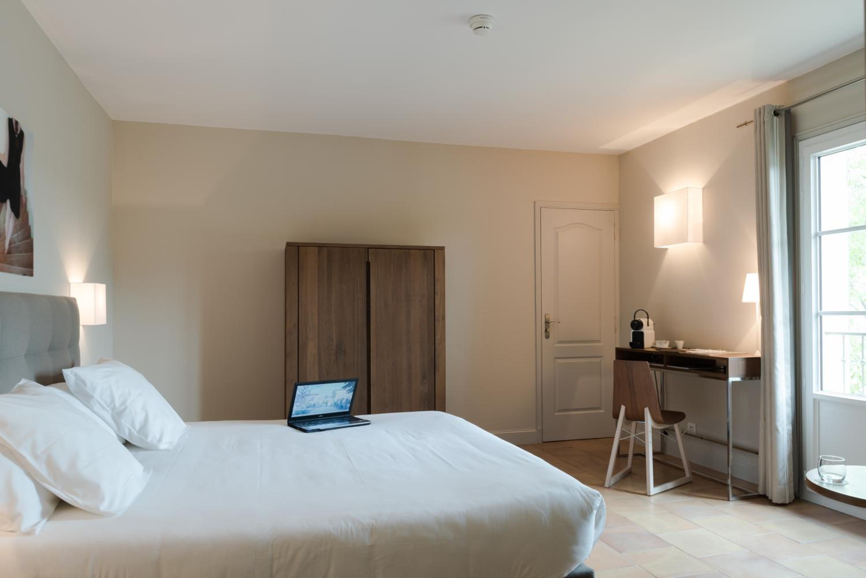 Comfort, Double Bed, Street View