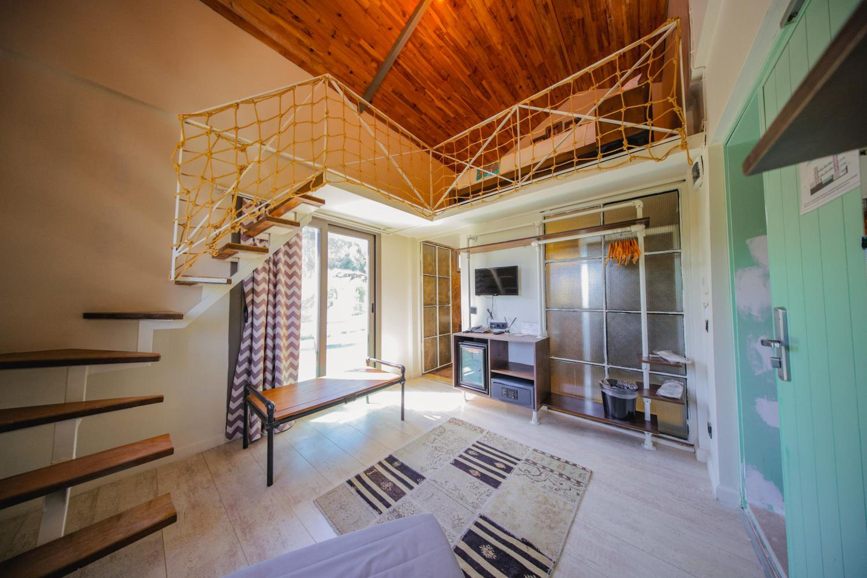 Loft, Suite