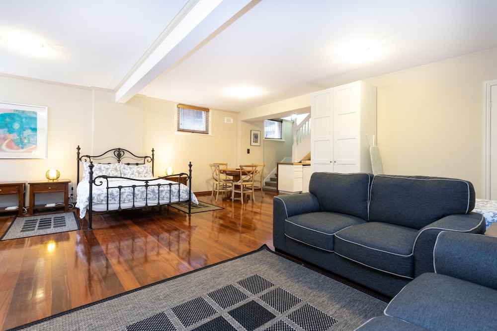 Fremantle Bed And Breakfast 24/45