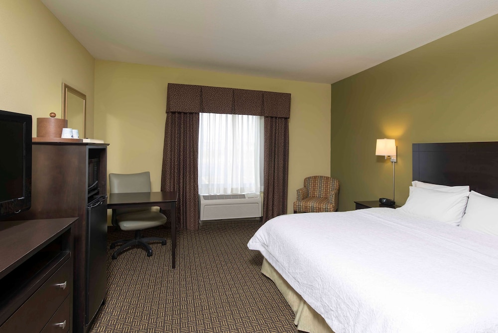 Hampton Inn & Suites Danville 11/42