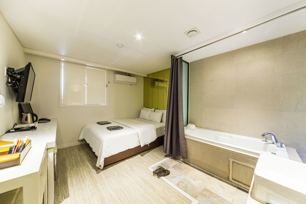 Hotel Soo 8/28
