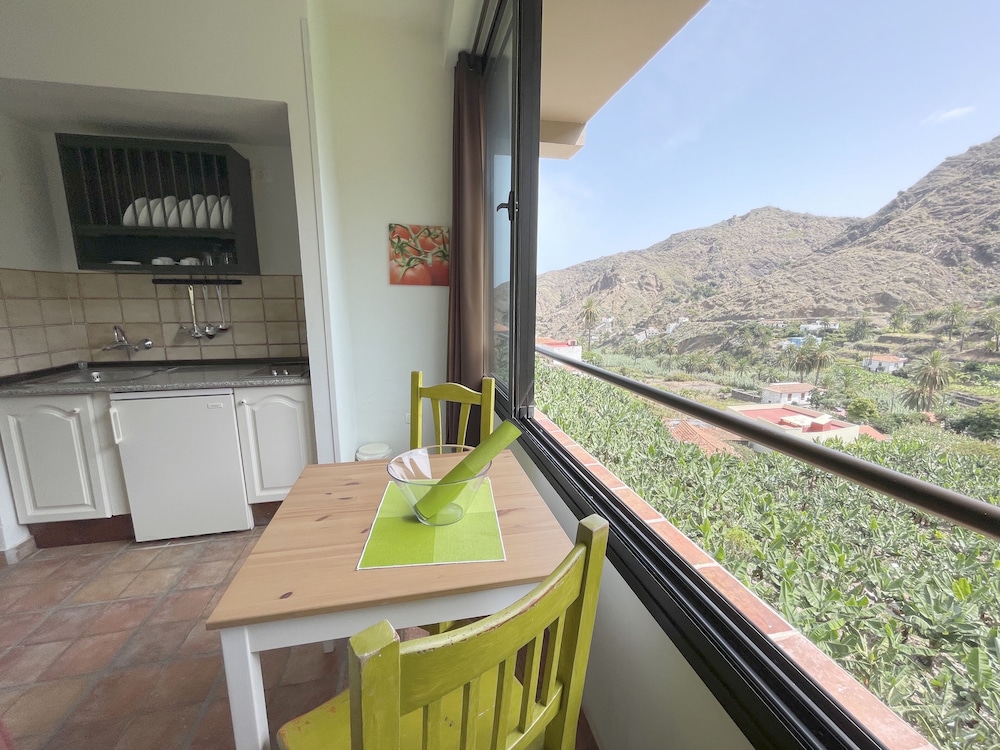 APARTAMENTOS LOS TELARES 46/50
