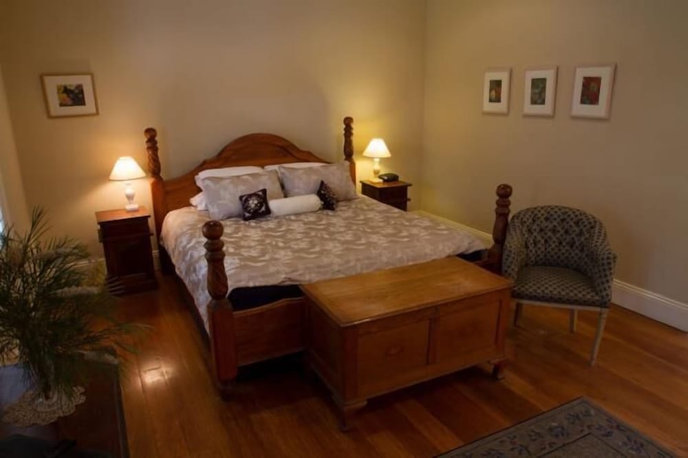 Rose, King Bed