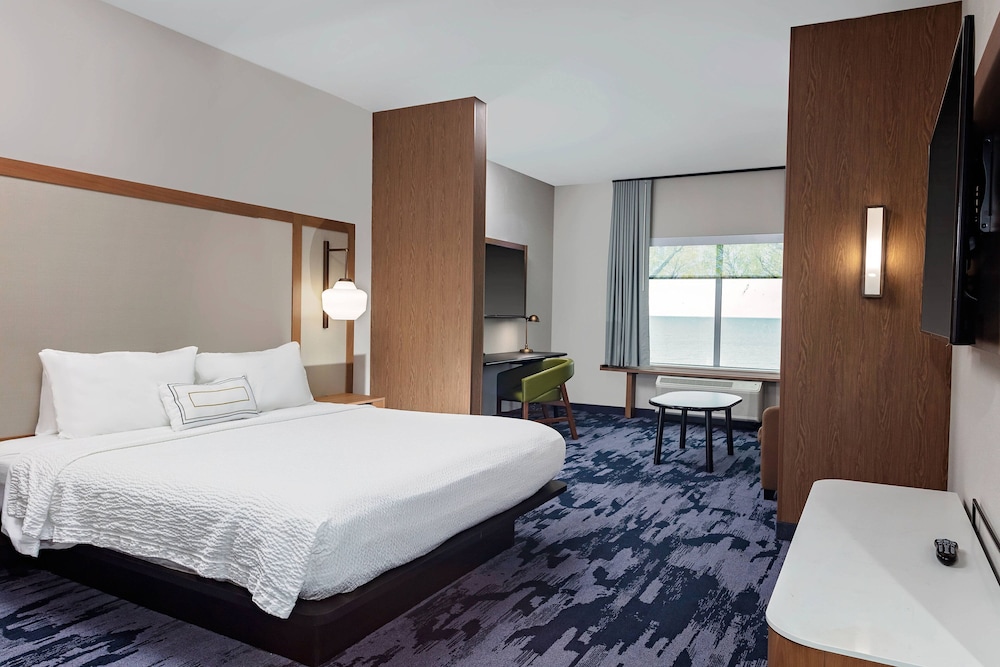 Fairfield Inn Suites Port Clinton Waterfront 8/32